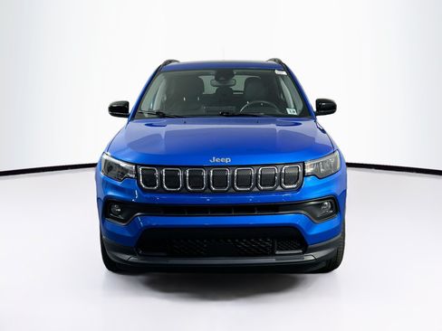 Used 2022 Jeep Compass Latitude w/ Sun and Sound Group AWD/4WD image 2