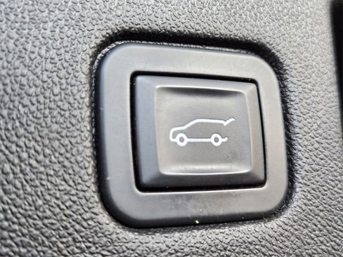 Used 2019 Chevrolet Equinox LT image 17