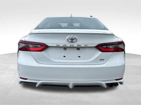 Used 2022 Toyota Camry SE w/ Cold Weather Package FWD image 4