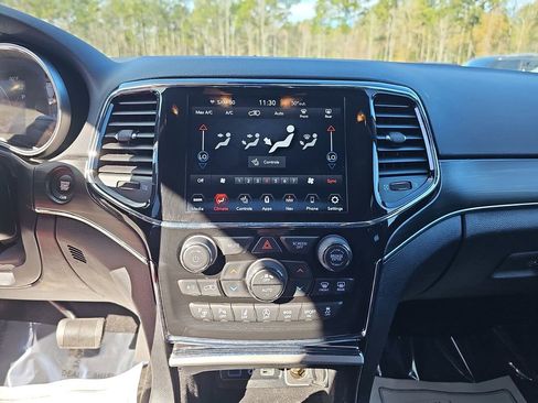 Used 2022 Jeep Grand Cherokee Limited w/ Trailer Tow Group IV image 28