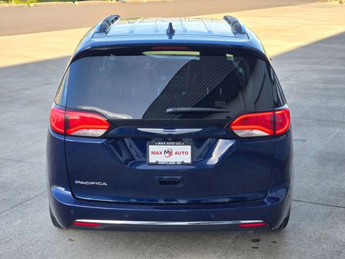 Used 2019 Chrysler Pacifica Touring-L FWD image 7