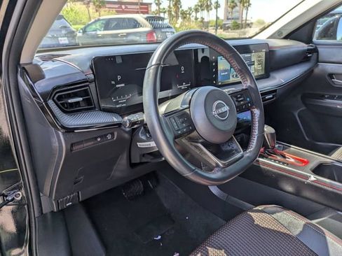 Certified 2025 Nissan Kicks SR FWD image 11