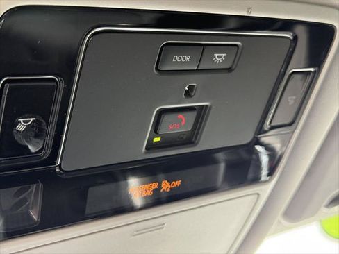 Certified 2024 Toyota Grand Highlander AWD image 28