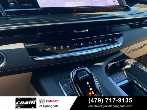 Used 2023 Cadillac Escalade Premium Luxury AWD/4WD image 18
