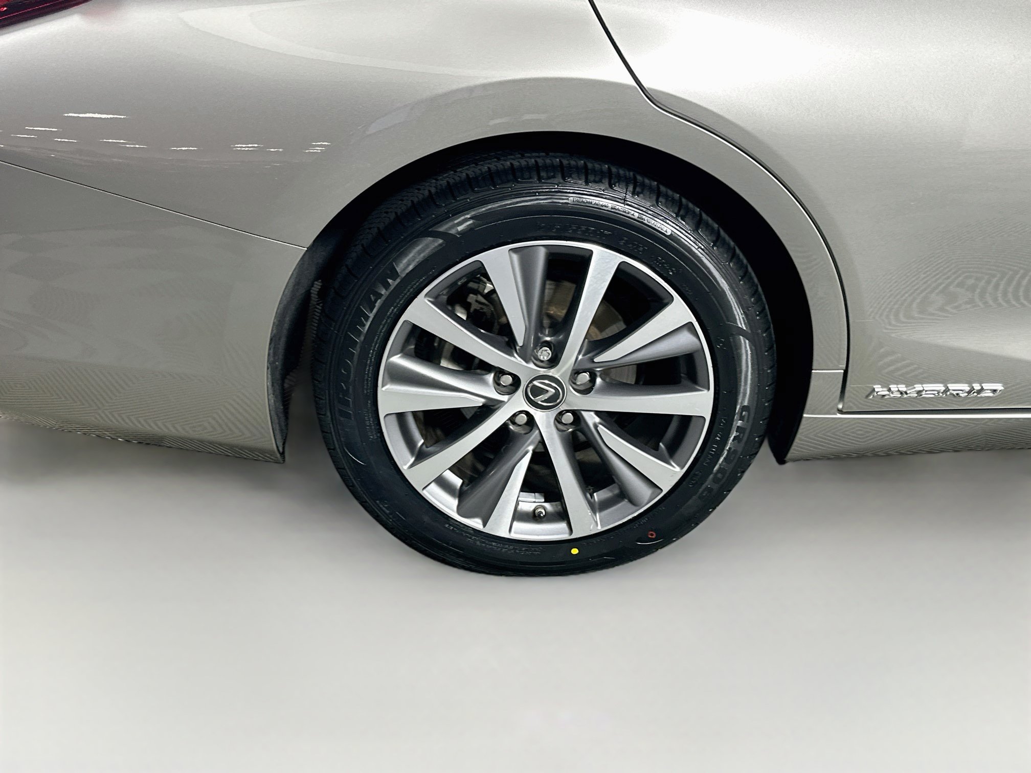 Used 2020 Lexus ES 300h w/ Accessory Package FWD image 11
