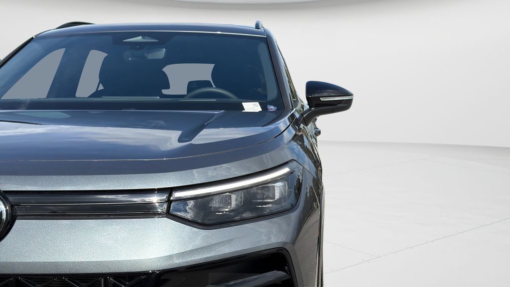 New 2026 Volkswagen Tiguan SE R-Line FWD image 37