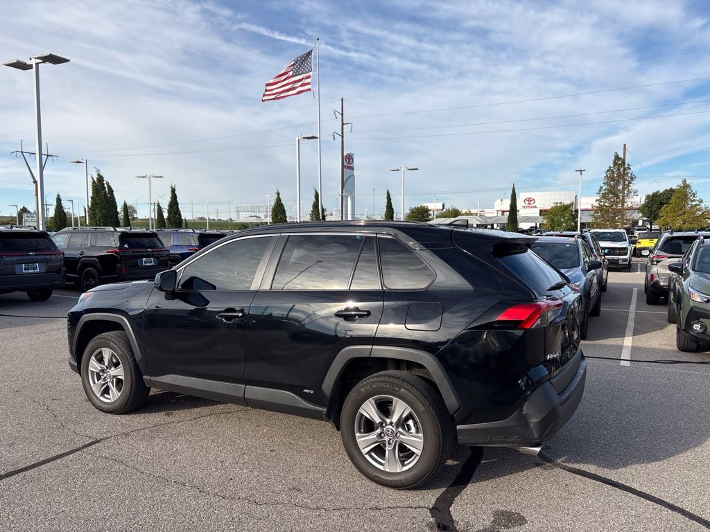 Used 2025 Toyota RAV4 LE AWD/4WD image 6
