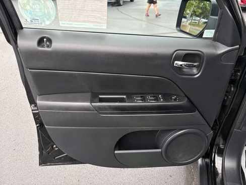 Used 2017 Jeep Patriot High Altitude AWD/4WD image 17