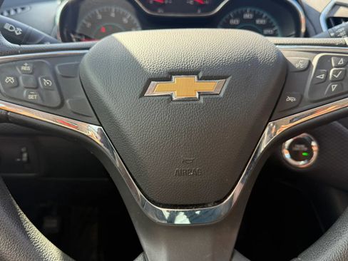 Used 2018 Chevrolet Cruze LT w/ Convenience Package FWD image 12