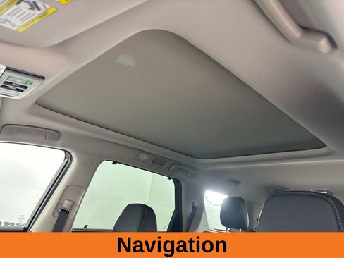 Used 2026 Nissan Pathfinder Platinum image 11