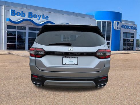 Certified 2024 Honda Pilot Touring image 4