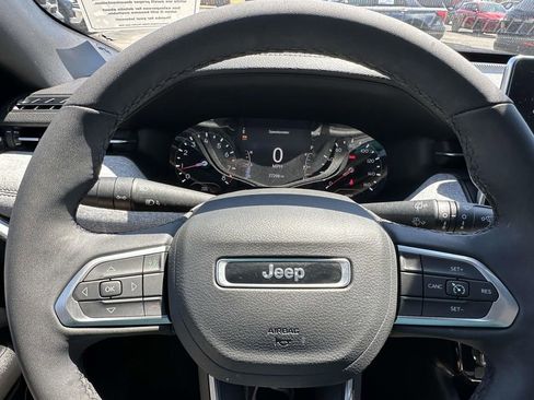Used 2024 Jeep Compass Latitude AWD/4WD image 20