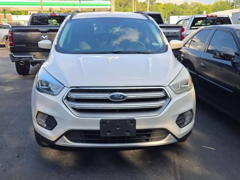 Used 2017 Ford Escape SE w/ Equipment Group 201A FWD image 2