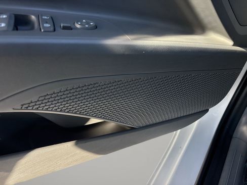 Used 2021 Hyundai Elantra SE image 18