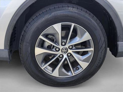 Used 2018 Toyota RAV4 XLE AWD/4WD image 25