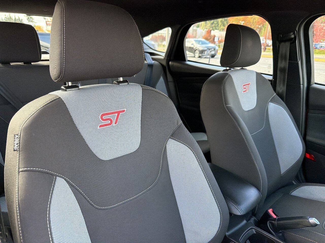 Used 2018 Ford Focus ST FWD image 16