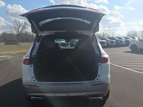 Used 2024 Buick Enclave Premium image 10