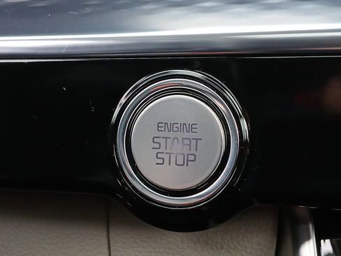 Used 2024 Kia Carnival SX Prestige image 17