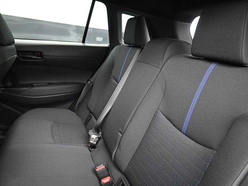 Used 2025 Toyota Corolla Cross AWD Hybrid w/ Moonroof Package image 14