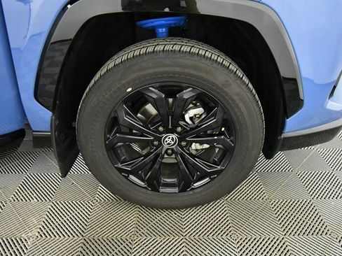 Used 2025 Toyota RAV4 SE image 17