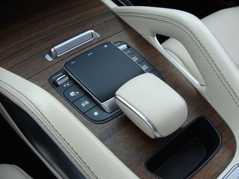 Used 2021 Mercedes-Benz GLE 350 4MATIC image 18