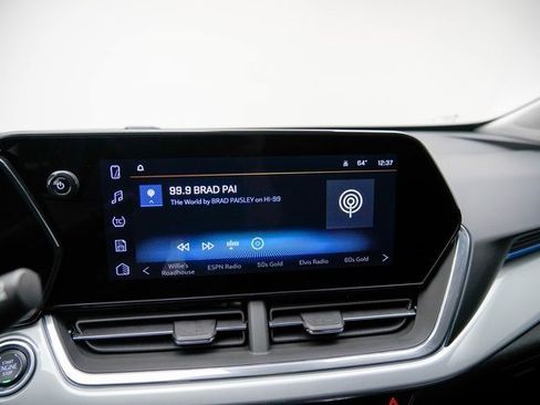 Used 2025 Chevrolet Trax LT w/ Driver Confidence Package image 27