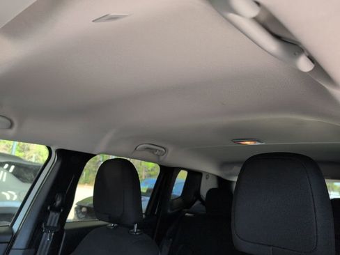 Used 2023 Jeep Renegade Latitude image 7