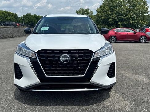 New 2025 Nissan Kicks Play S image 9