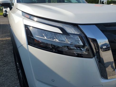 Certified 2025 Nissan Pathfinder SL AWD/4WD image 2
