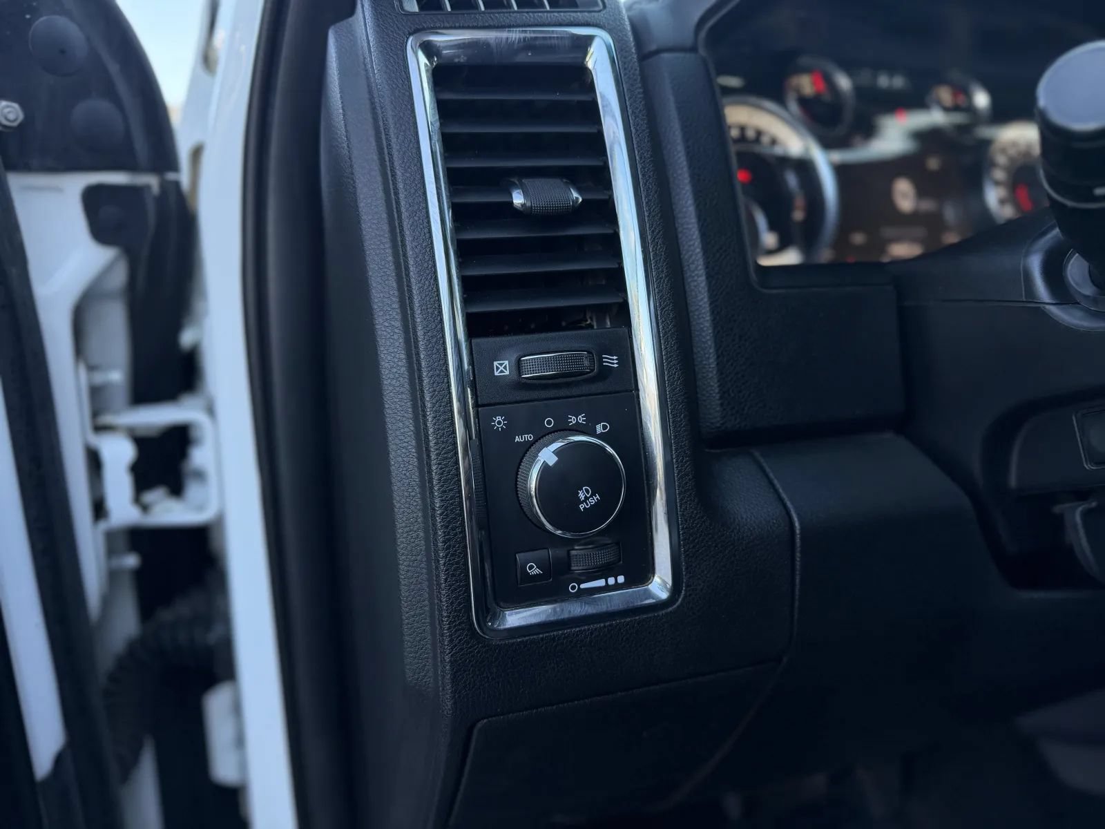 Used 2017 RAM 1500 Laramie AWD/4WD image 26