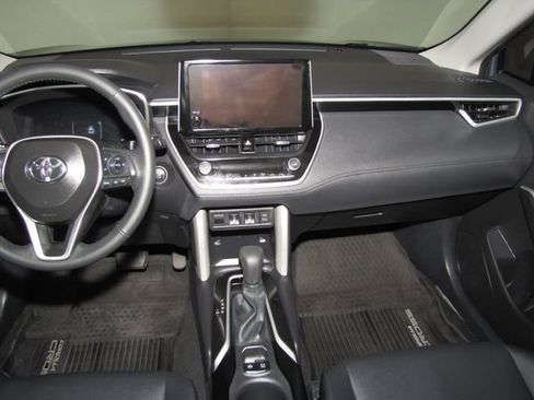 Used 2025 Toyota Corolla Cross XLE w/ Convenience Package AWD/4WD image 15
