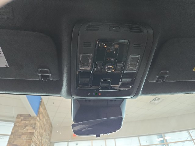 Used 2025 Cadillac Escalade ESV V AWD/4WD image 24