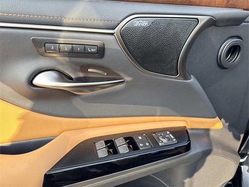 Certified 2025 Lexus ES 350 Luxury image 18