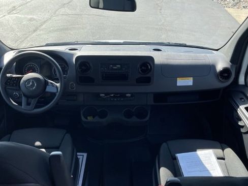 Used 2024 Mercedes-Benz Sprinter 2500 image 9