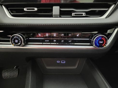 New 2026 Chevrolet Equinox LT w/ LPO, Floor Liner Package image 31