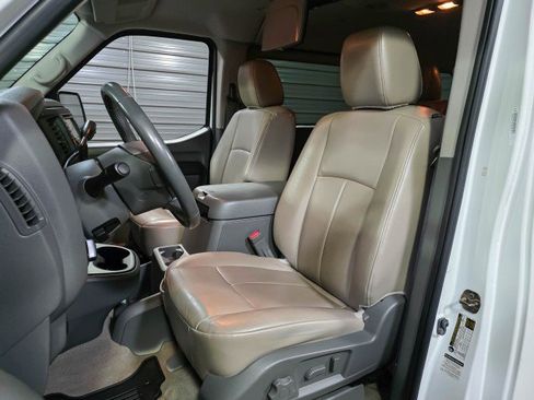Used 2018 Nissan NV 3500 SL image 17