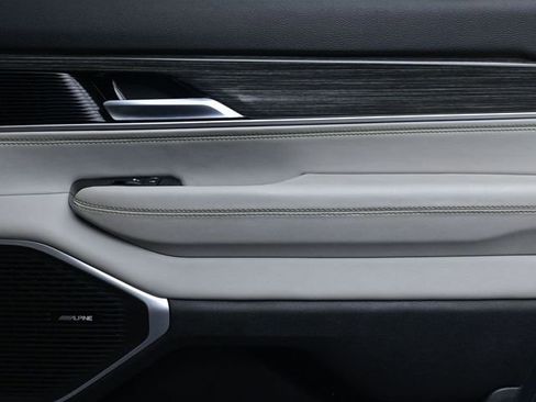 Used 2022 Jeep Wagoneer Series III w/ Flexible Seating Group image 28