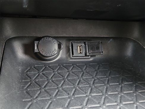 Used 2021 Toyota RAV4 LE image 22