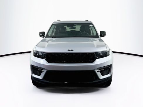Used 2023 Jeep Grand Cherokee Limited w/ Black Appearance Package AWD/4WD image 2