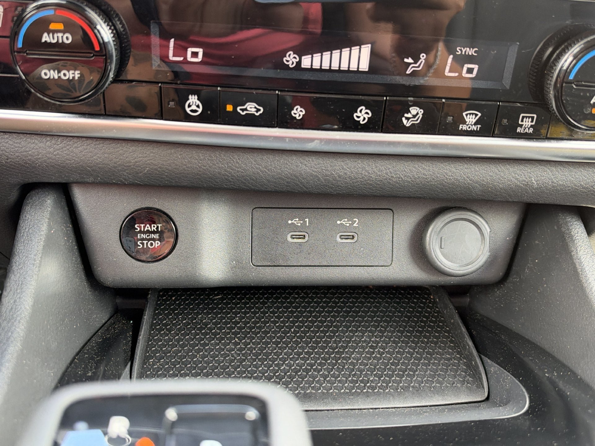 Used 2024 Nissan Rogue SV w/ SV Premium Package FWD image 24