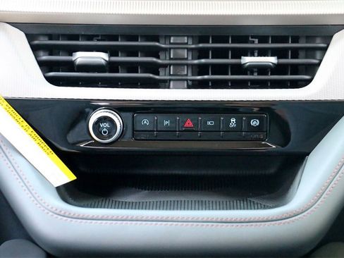 New 2025 Ford Explorer Active image 25