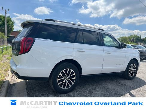 Used 2025 Ford Expedition Platinum AWD/4WD image 3