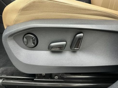 Used 2022 Volkswagen Tiguan SE R-Line AWD/4WD image 12