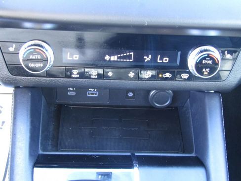 Used 2023 Mitsubishi Outlander SE image 24