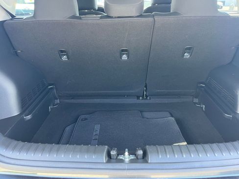 Used 2025 Kia Soul LX w/ LX Technology Package FWD image 31