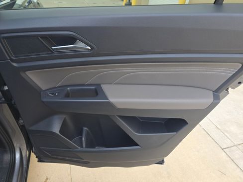 Used 2021 Volkswagen Atlas Cross Sport SE w/ Panoramic Sunroof Package image 25