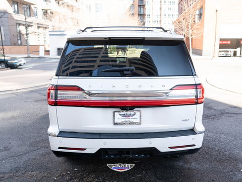 Used 2018 Lincoln Navigator Select w/ Technology Package image 6