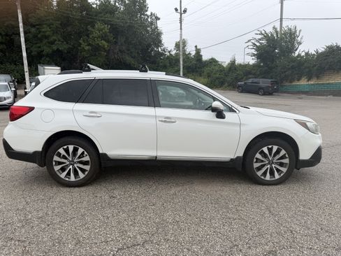 Used 2019 Subaru Outback 2.5i Touring w/ Popular Package #3A AWD/4WD image 8