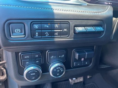 Used 2023 GMC Yukon XL Denali Ultimate AWD/4WD image 15