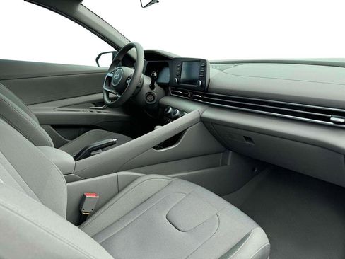 New 2025 Hyundai Elantra SE image 15